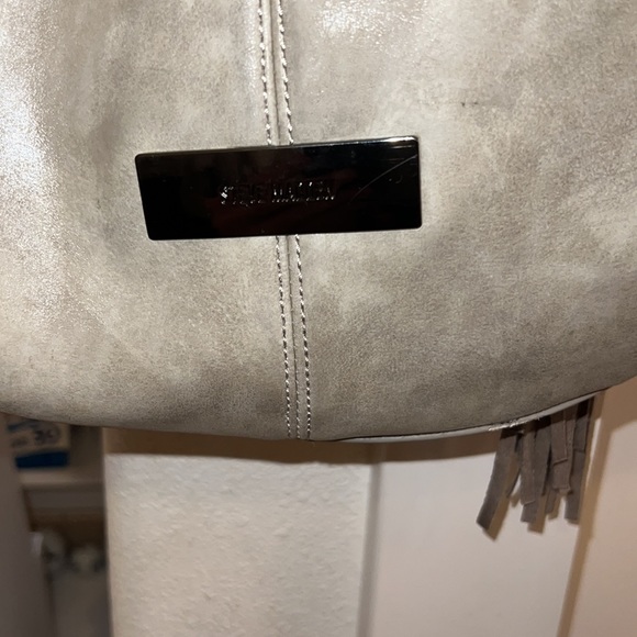 Super cute grey Steve Madden fringe purse - Picture 3 of 11